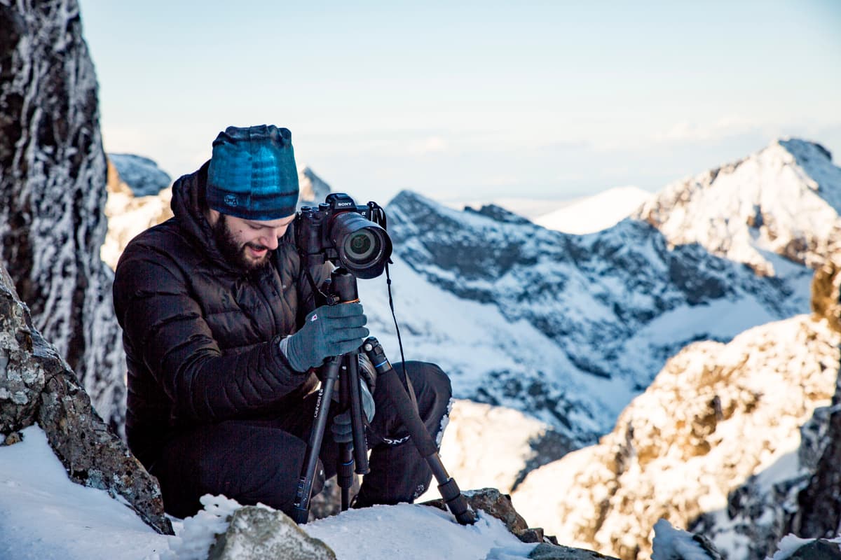 Benjamin Weise with his camera on a tripod in the snowy mountains