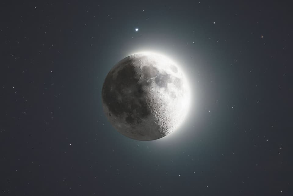 Quarter Moon in HDR – photo by Benjamin Weise